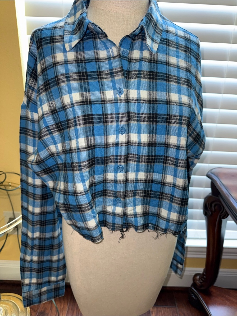 Forever 21 Blue White Black Plaid Button-Up Cropped Flannel Shirt